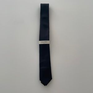 NEW Men’s slim CALVIN KLEIN tie